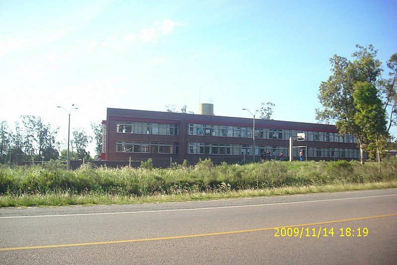 File:Escuela Nueva (Toledo) - panoramio.jpg