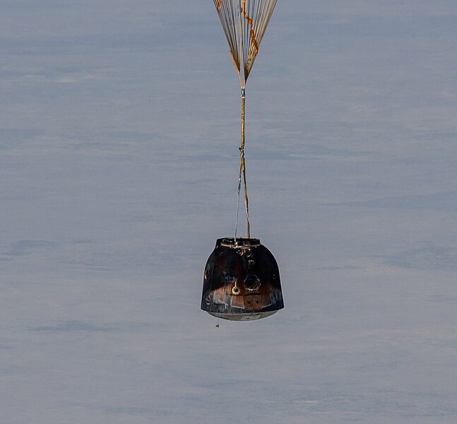 File:Expedition 64 Soyuz Landing (NHQ202104170107).jpg