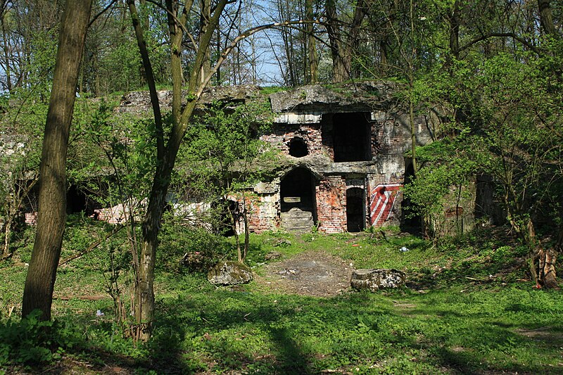 File:Fort Sudół 19.IV.2009 -01.jpg