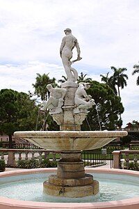 Fuente de Neptuno en el patio del museo, es una copia de la fuente del siglo XVI realizada por Juan de Bolonia y ubicada en los Jardines de Boboli de Florencia.