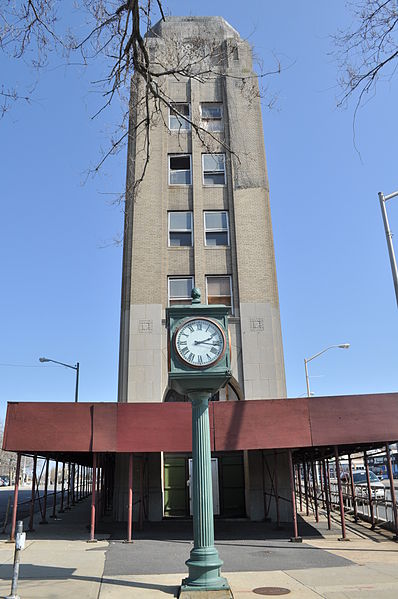 File:Freeport, NY -Meadowbrook Bank Building 03.jpg