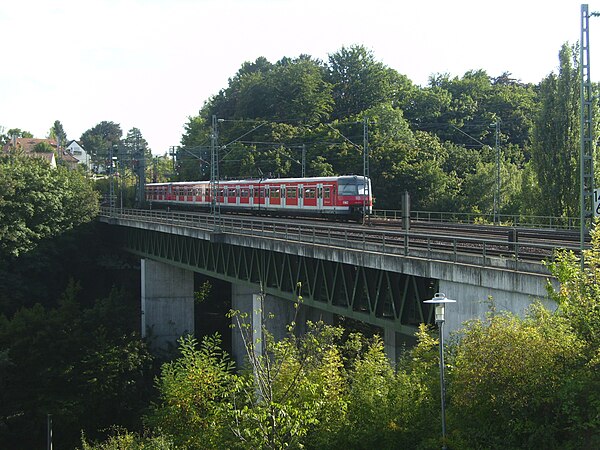 The Nesenbach viaduct in Stuttgart-Vaihingen, destroyed in April 1945, was rebuilt in 1946, and expanded into 4 tracks in 1982/83