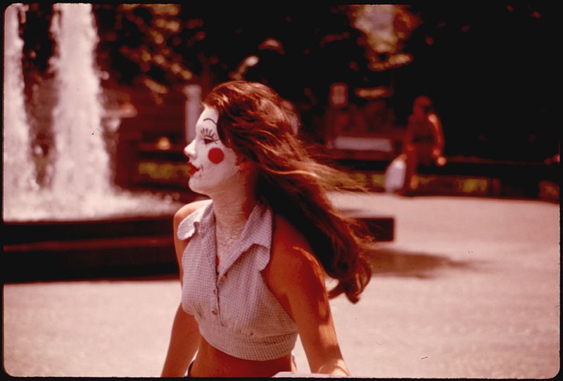File:GIRL MADE UP FOR A SORORITY INITIATION CROSSES FOUNTAIN SQUARE - NARA - 553200.jpg