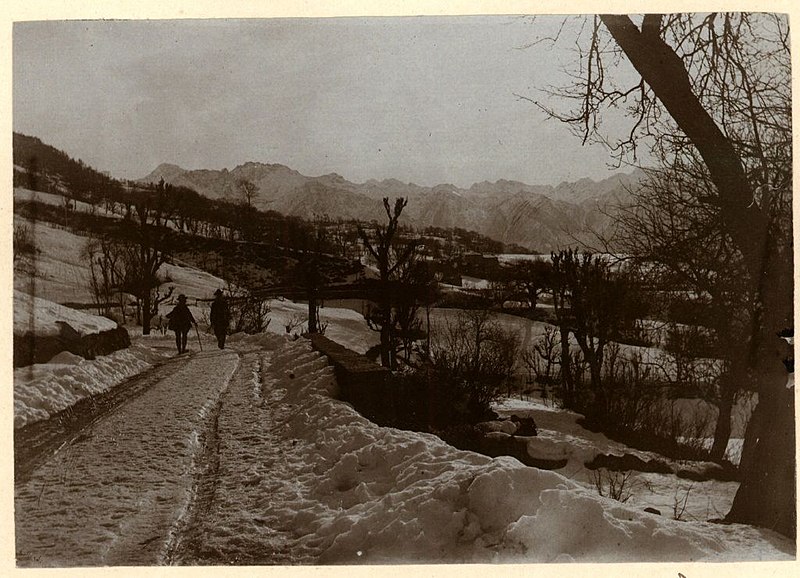 File:Gabinio.La Valle Presso Challand -Villa. Valle Di Aosta-Val D'Ayas, Panorama Della Valle Presso Challand Villa 9A92.jpg