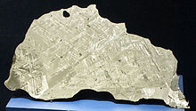 Gibeon full slice, NMNH Gibeon meteorite, NMNH.jpg