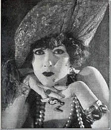 Gloria Swanson, 1923.