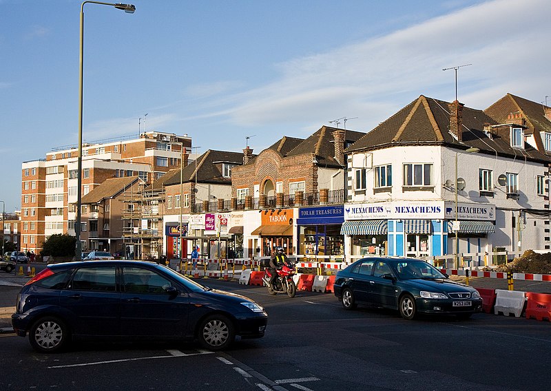 File:Golders Green Road - geograph.org.uk - 1671834.jpg