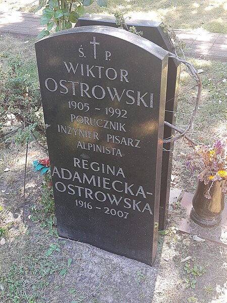File:Grób Wiktora Ostrowskiego.jpg