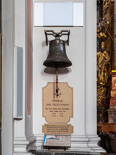 File:Graz Barmherzigenkirche interior Schiffsglocke Tegetthoff-4448.jpg