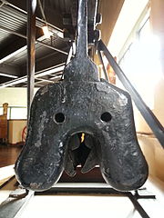 Grip of a cable car, jaws closed (at the SF Cable Car Museum).jpg