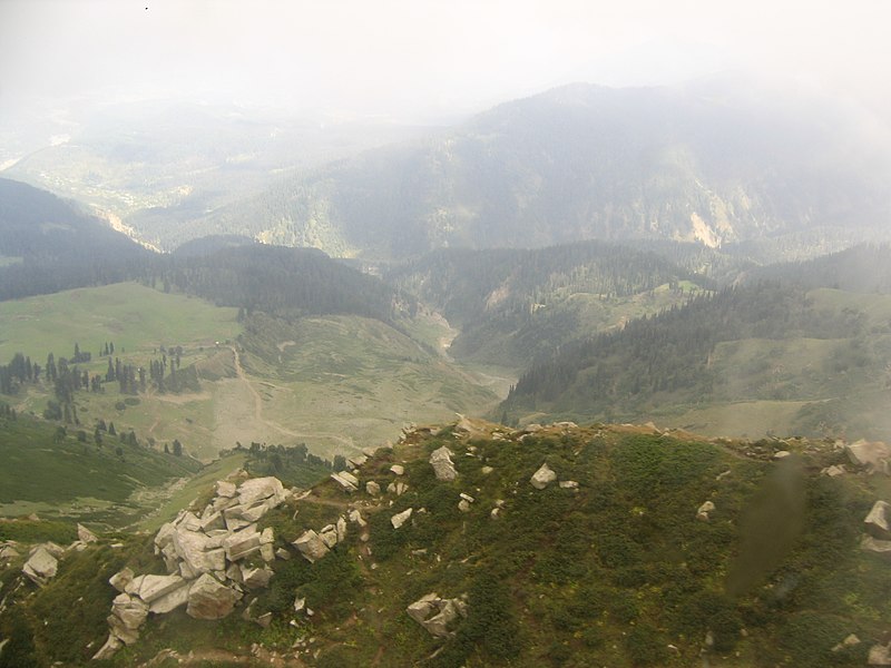 File:Gulmarg - Srinagar views 105.JPG