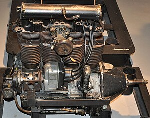 Heath-Henderson B-4 engine.jpg