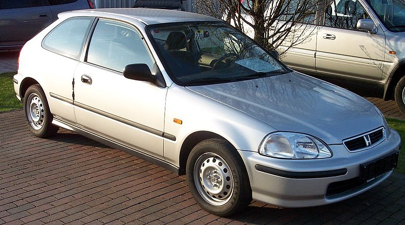 800px-Honda_Civic_silver_vr.jpg