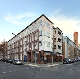 IBA 87 Wohnhof Block 2, Ecke Dessauer Straße/Bernburger Straße, Berlin-Kreuzberg