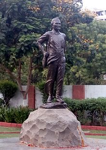 Indulal Yagnik Statue.jpg