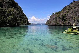 The bay near Kayangan Lake