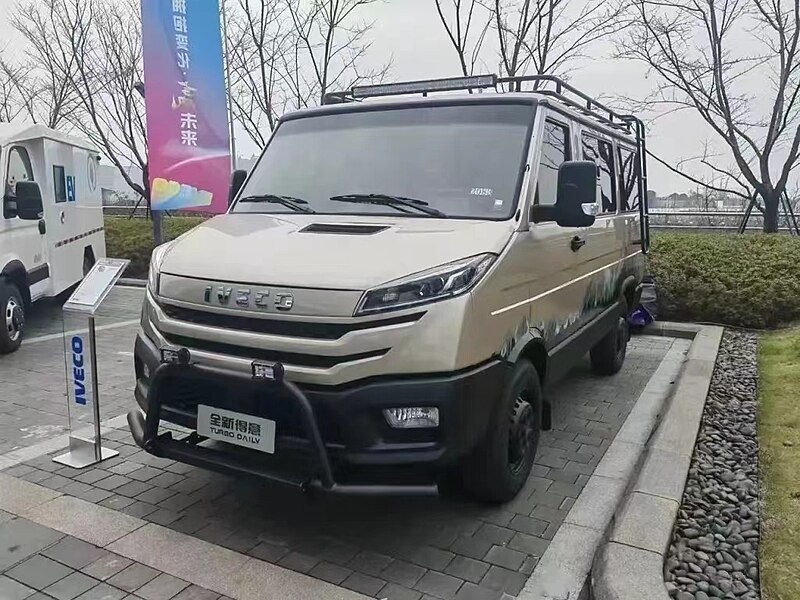 File:Iveco Turbo Daily 2023MY 04.jpg