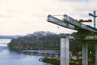 Johanneshovsbron under byggnad, vy mot Södermalm, 1983