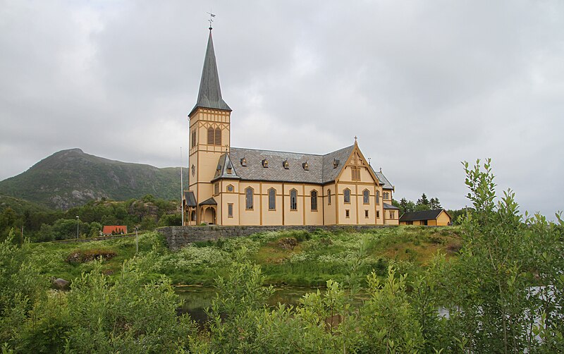 File:Kabelvåg-Kirche-12-2019-gje.jpg