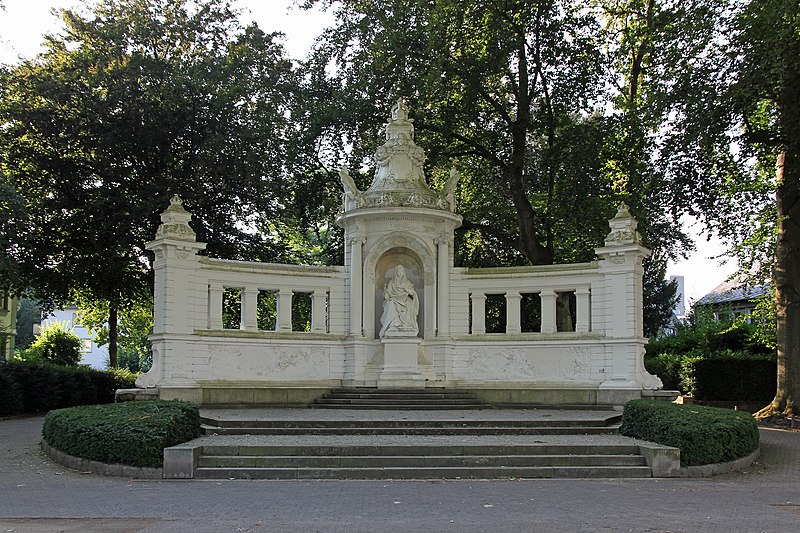 File:Kaiserin-Augusta-Denkmal 01 Koblenz 2013.jpg