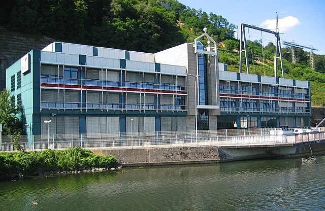 Das in den 1980er Jahren gebaute neue Kraftwerksgebäude, 2008