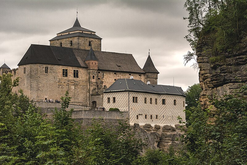 File:Kost Castle.jpg