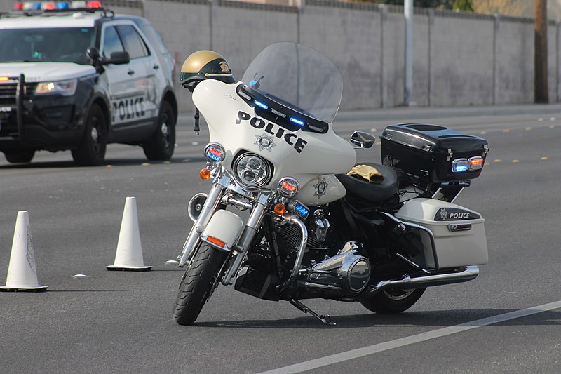 File:LVMPD Electra Glide on Lone Mountain Rd During Taffic Control.jpg