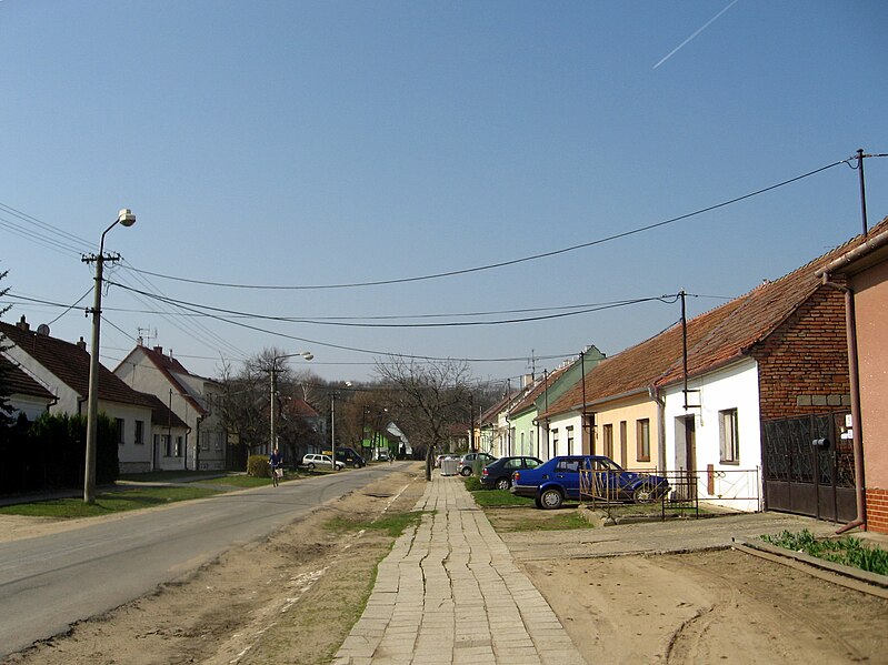 File:Ladná.jpg