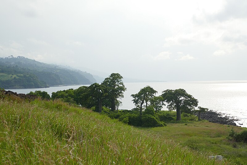 File:Lagoa Azul (São Tomé) (2).jpg