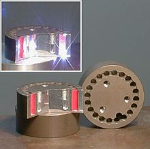 Laserprocessing (cut through a bearing element) Laserbearbeitung (Schnitt durch ebenes Lagerelement).jpg