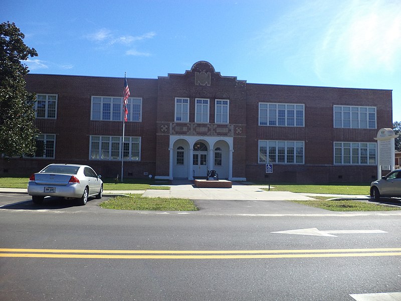 File:Lee County High School front, Leesburg.JPG