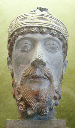 Глава на статуя от XII век, музей „Сен Реми“ в Реймс