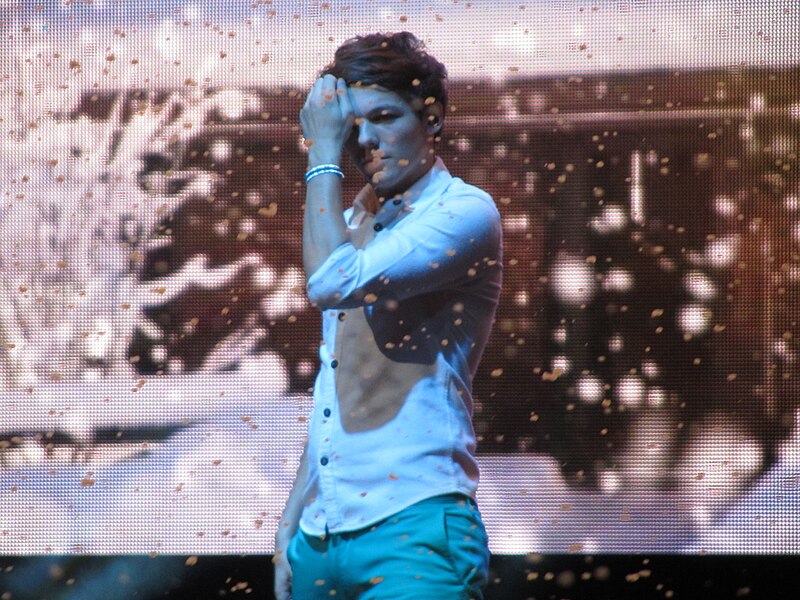 File:Louis Tomlinson Glasgow 2.jpg