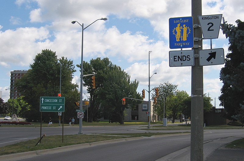 File:LoyalistPkwy-terminus.jpg