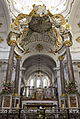 Le baldaquin de Servandoni à l'intérieur de l'église.}}