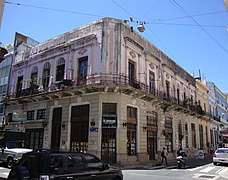 Casa italianizante en Bolívar y México