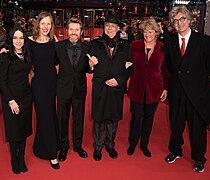 MJK 12310 Ehrenbär für Willem Dafoe (Berlinale 2018).jpg