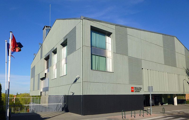 File:Madrid - Carabanchel - Biblioteca Pública de Carabanchel Luis Rosales 4.JPG