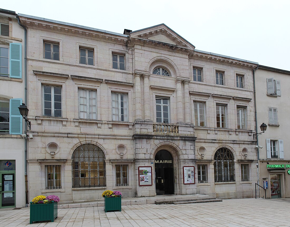 File:Mairie St Amour Jura 4.jpg