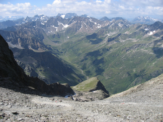 Malfontal with the surrounding mountains of the Verwall from the Hohen Riffler