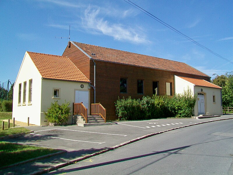 File:Mareil-en-France (95), foyer rural, rue de la Fontaine.jpg