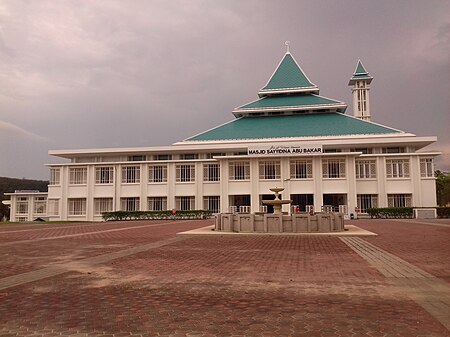 Fail:Masjid_Sayyidina_Abu_Bakar_Berpapan_Tanda.jpg