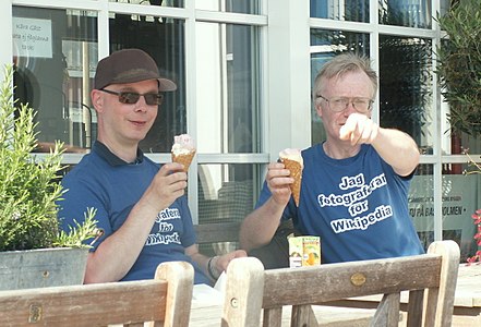 Two active contributors during a photo safari in the archipelago of Gothenburg, one kind of initiatives we support.