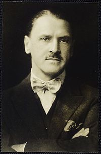 200px-Maugham_facing_camera.jpg