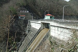 明治ダムの堰堤（2010年3月撮影）