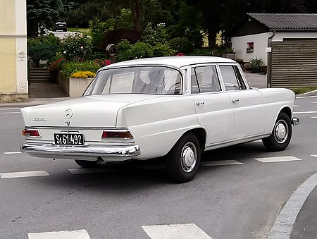 Mercedes-Benz W110 200D, 2019-05-31, 3 (cropped).jpg