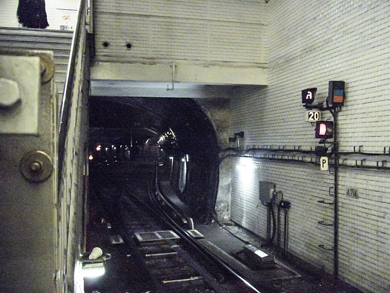 File:Metro - Paris - Ligne 8 - Lourmel - Signalisation.jpg