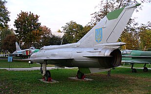 ウクライナ・ヴィーンヌィツャ市の空軍博物館に展示されている M-21M （2005年）。
