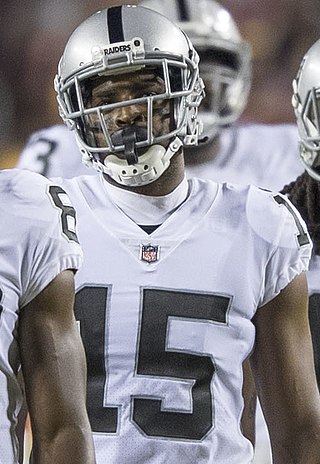 Fortune Salaire Mensuel de Michael Crabtree Combien gagne t il d argent ? 20 000 000,00 euros mensuels