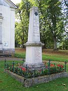 La stèle du monument aux morts.